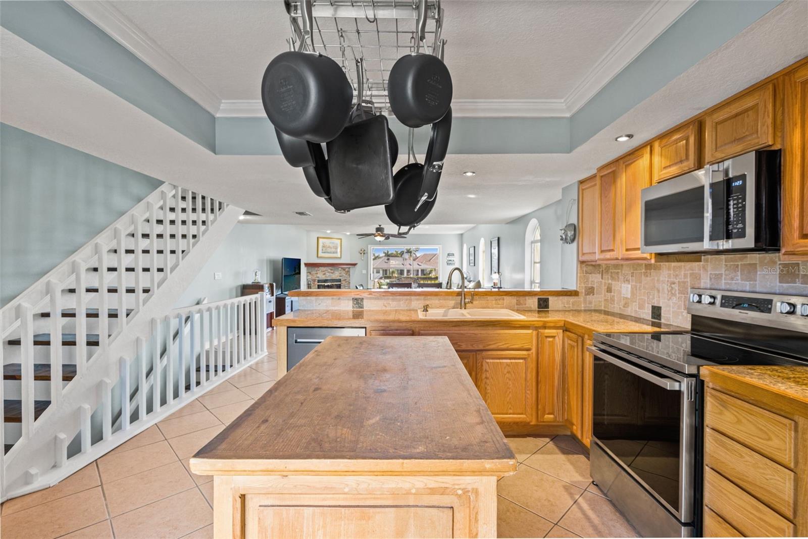 Image 13 of 82 For 637 Pinellas Bayway S 111