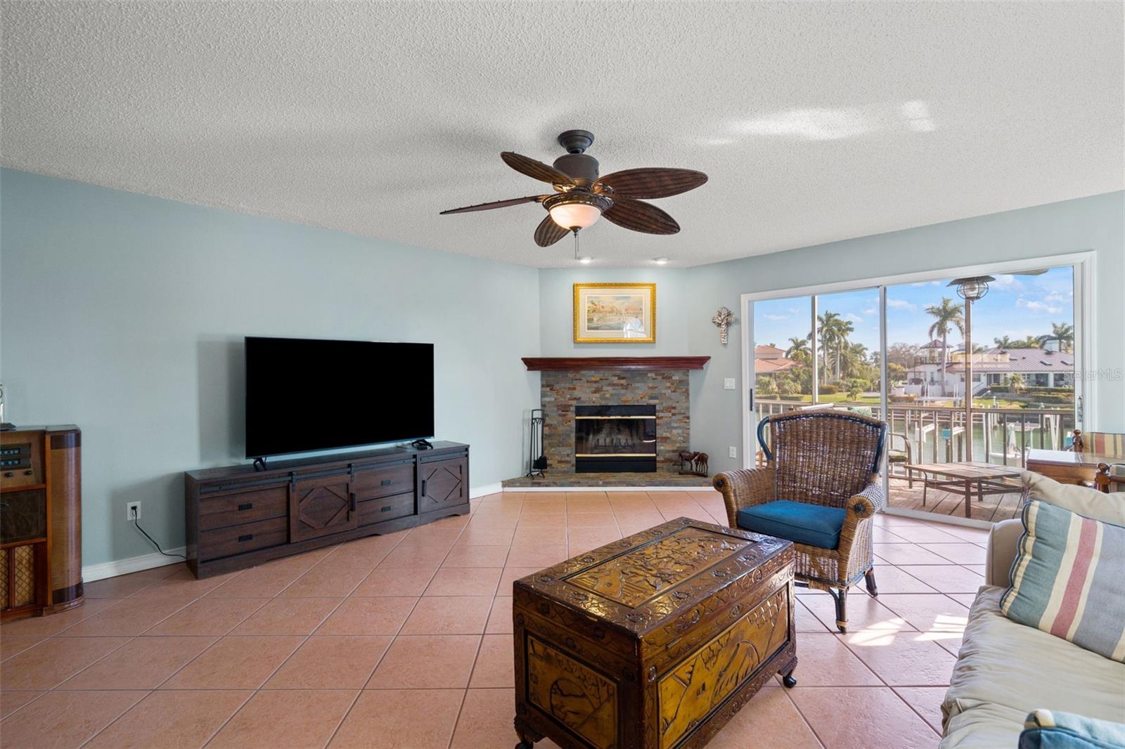 Image 27 of 82 For 637 Pinellas Bayway S 111