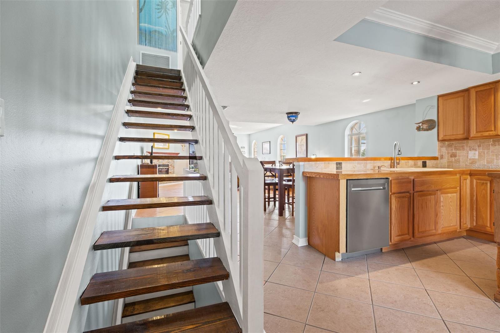 Image 32 of 82 For 637 Pinellas Bayway S 111