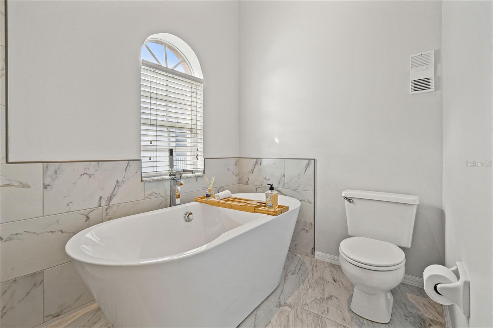 Image 45 of 82 For 637 Pinellas Bayway S 111