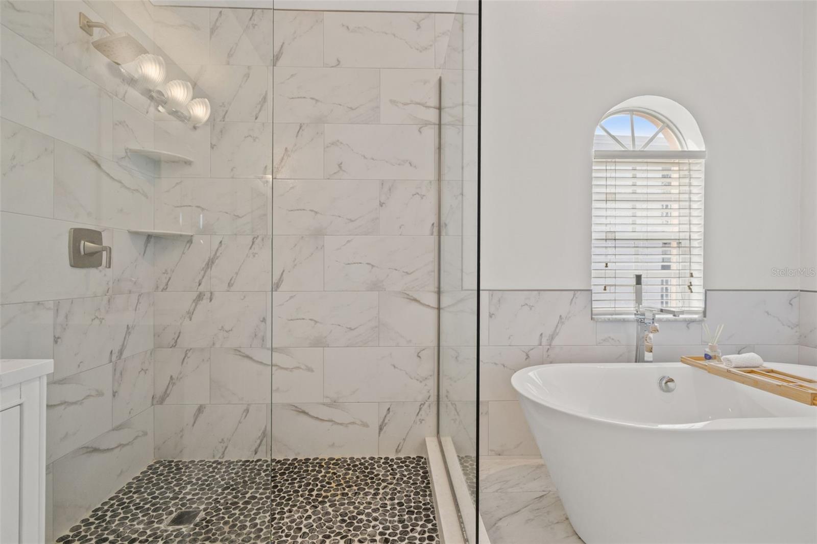 Image 46 of 82 For 637 Pinellas Bayway S 111