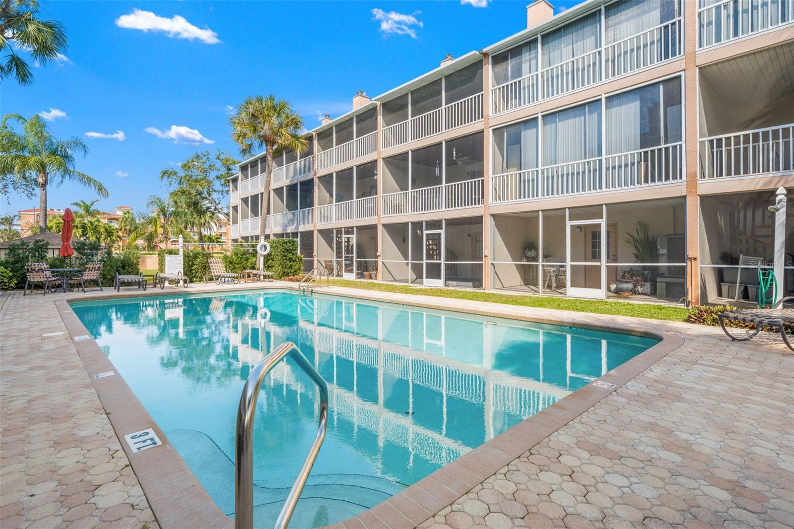 Image 6 of 82 For 637 Pinellas Bayway S 111