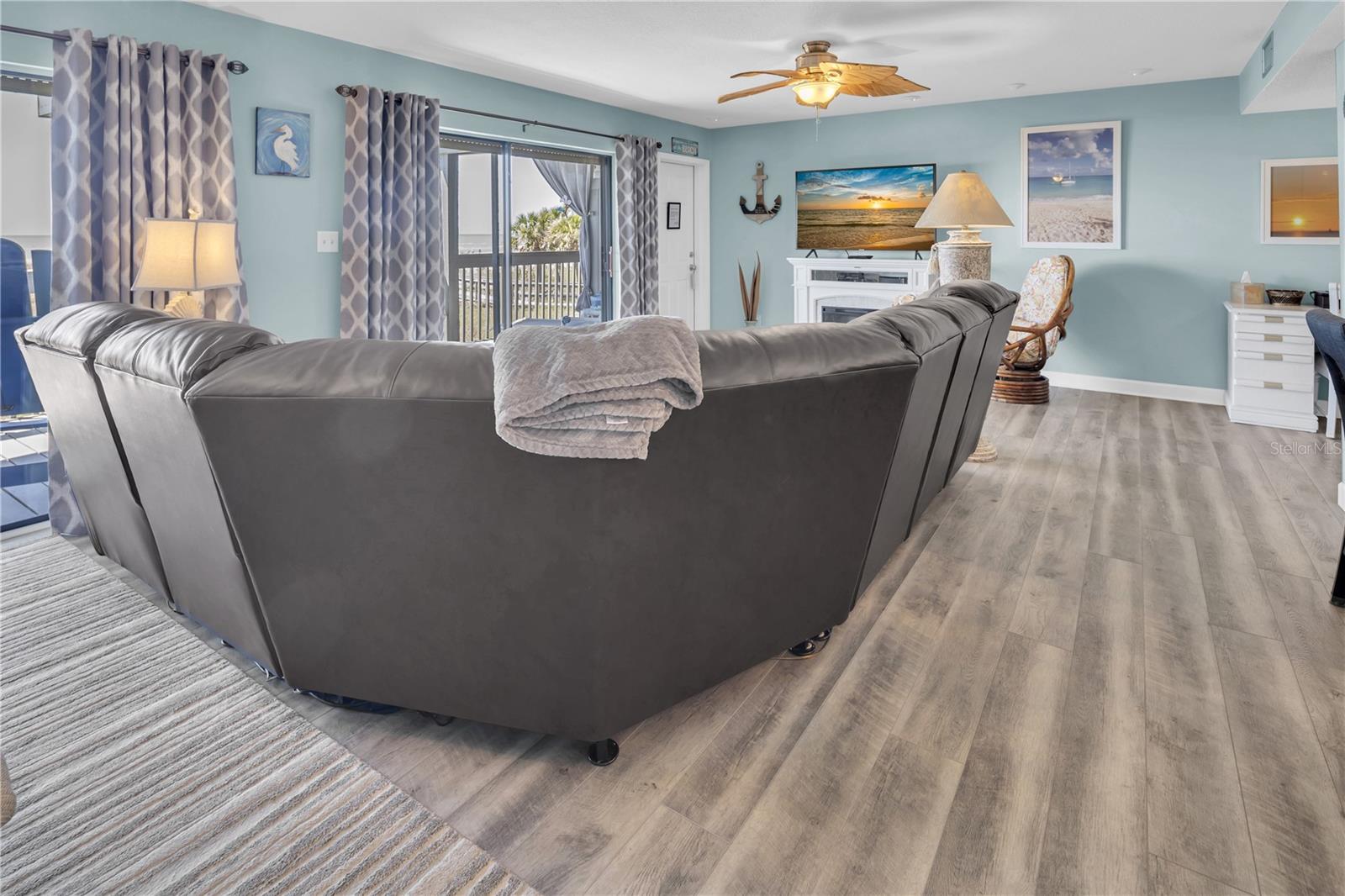 Image 3 of 16 For 200 120th Avenue W 3a