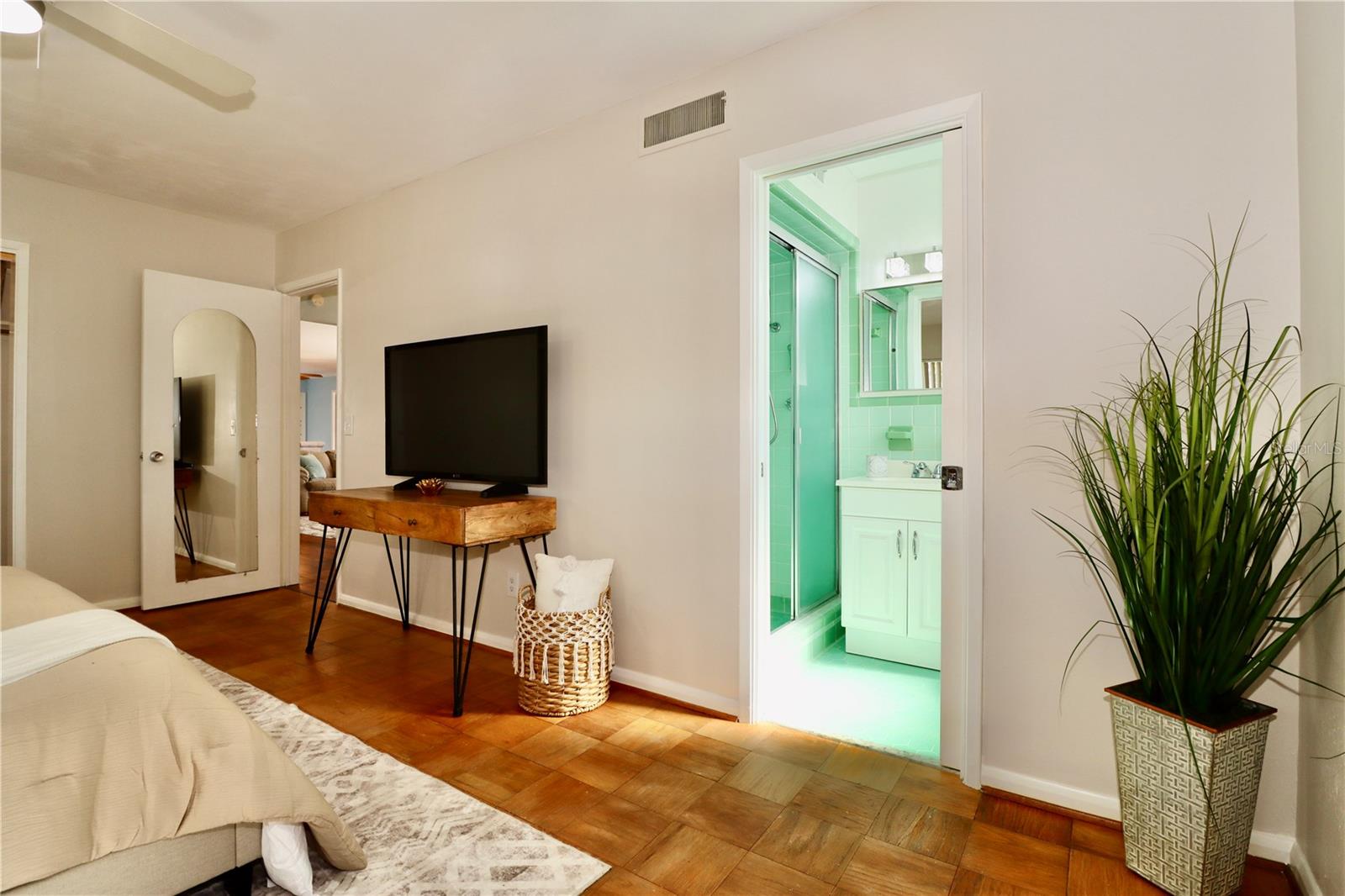 Image 19 of 49 For 1331 Dorothy Drive