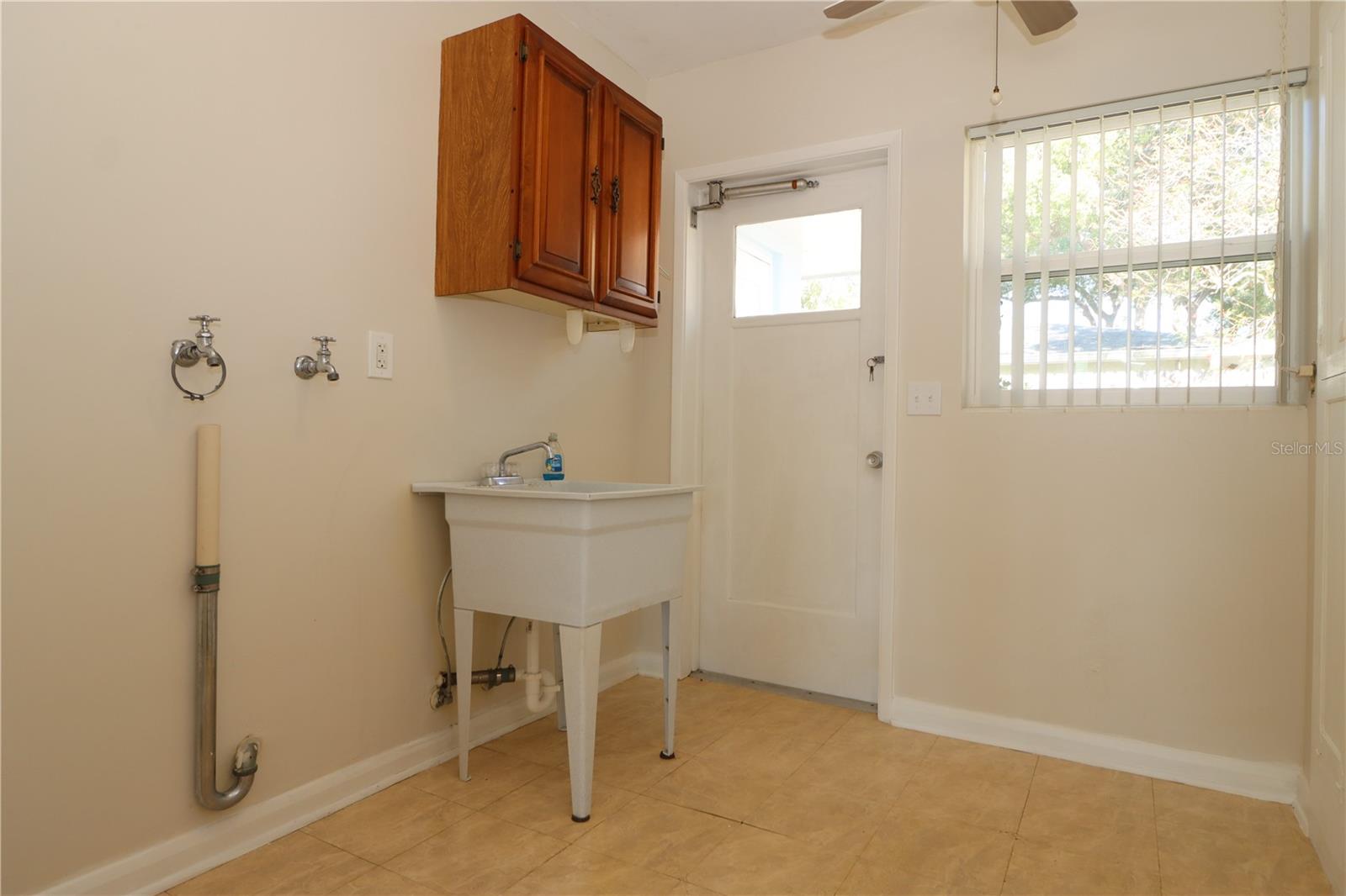 Image 28 of 49 For 1331 Dorothy Drive