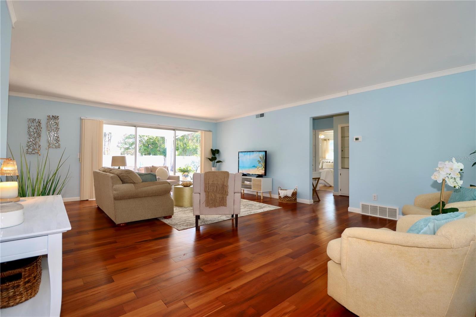 Image 6 of 49 For 1331 Dorothy Drive