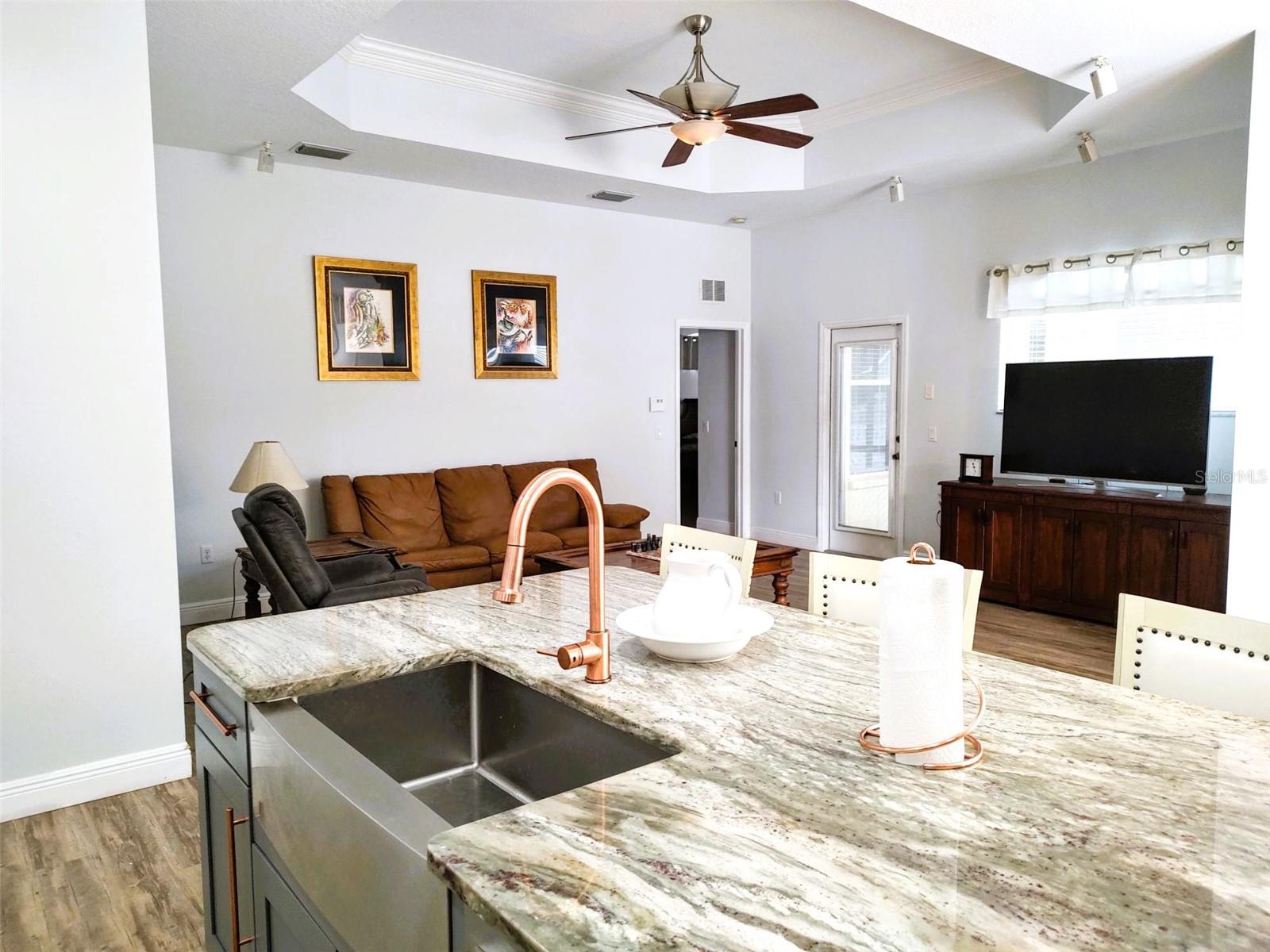 Listing photo id 15 for 3639 Hurston Street