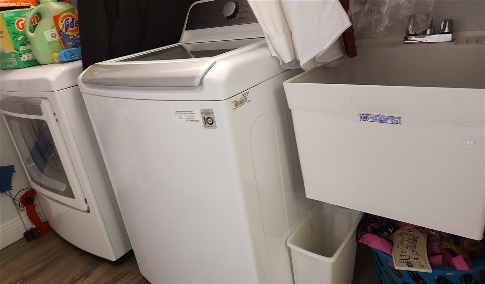 Listing photo id 16 for 3639 Hurston Street