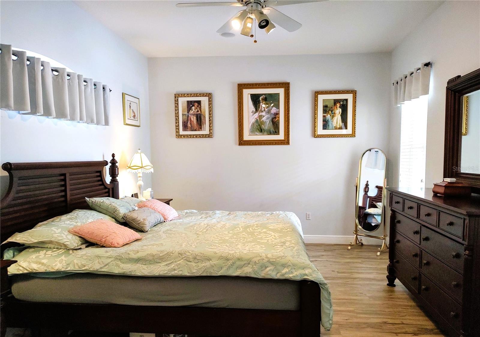 Listing photo id 20 for 3639 Hurston Street