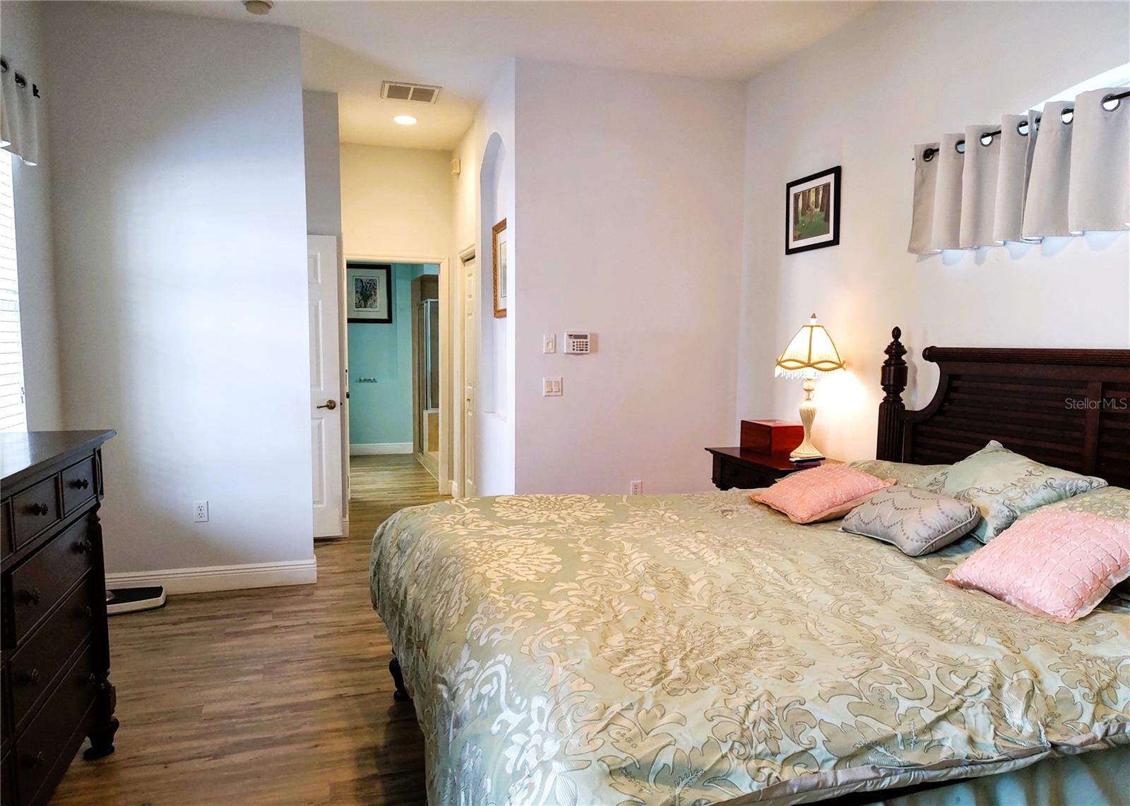 Listing photo id 21 for 3639 Hurston Street