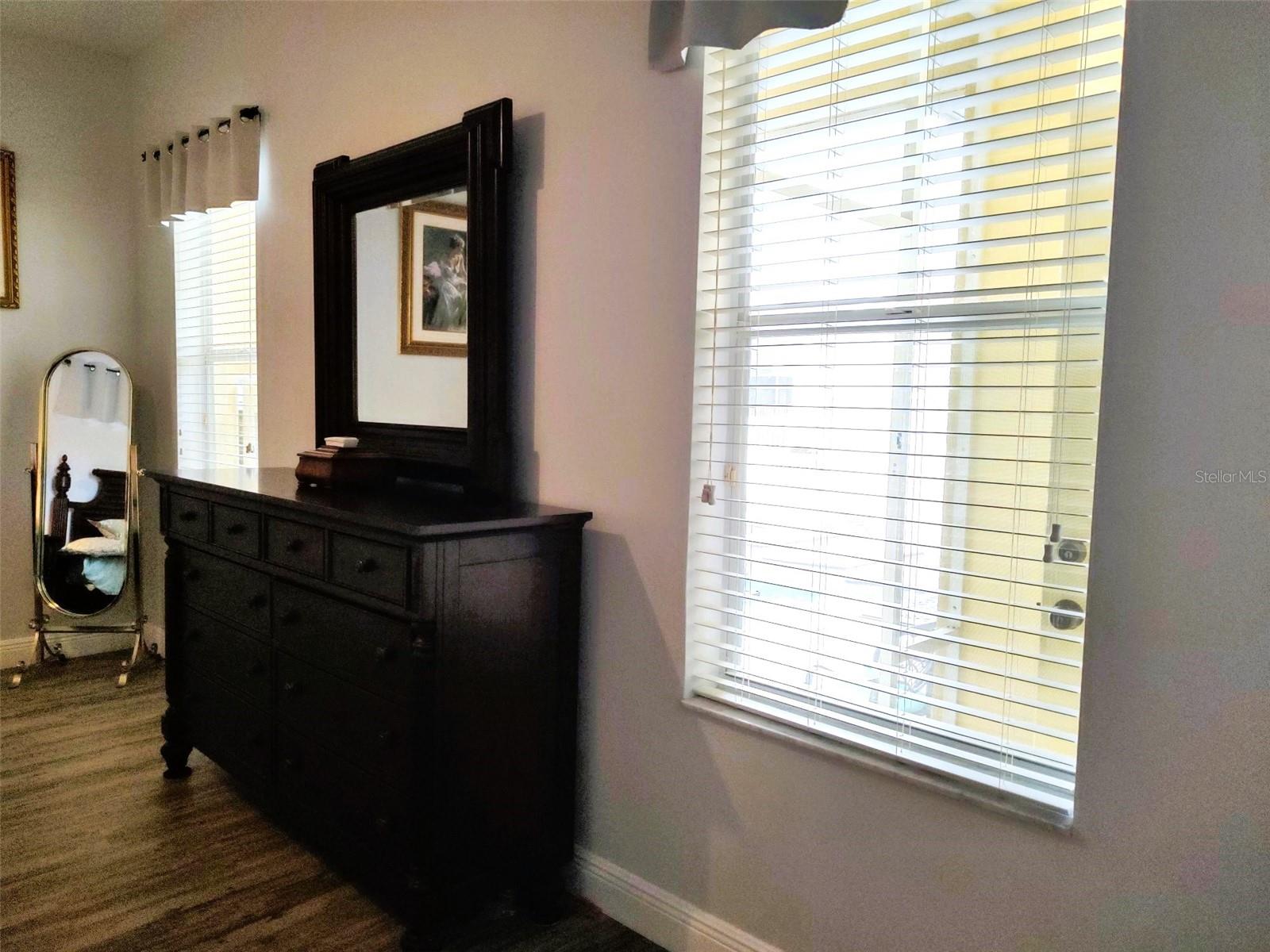 Listing photo id 22 for 3639 Hurston Street