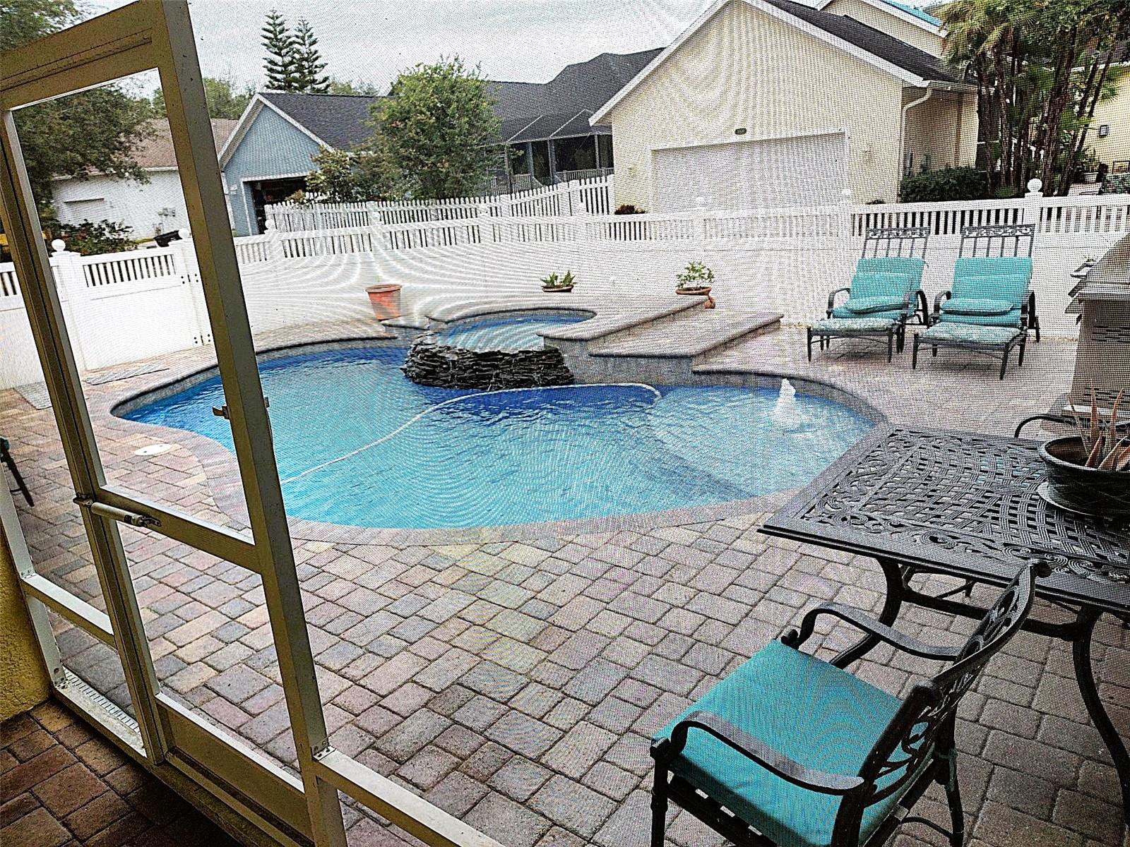 Listing photo id 25 for 3639 Hurston Street