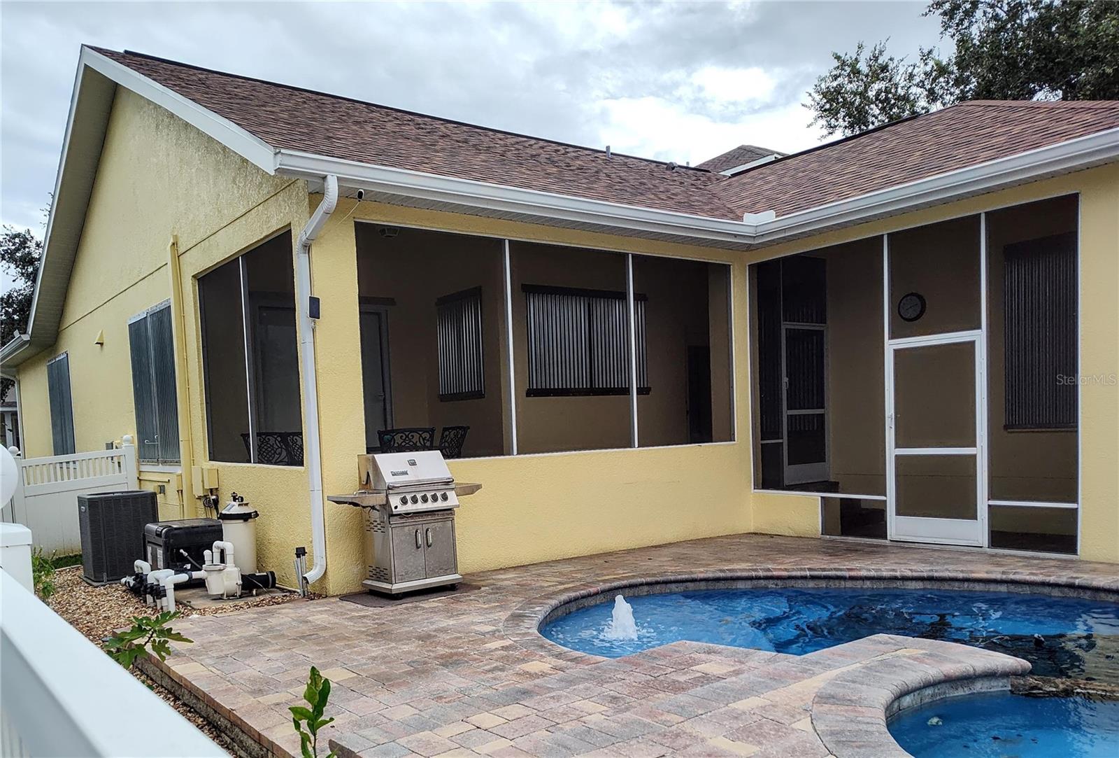 Listing photo id 30 for 3639 Hurston Street