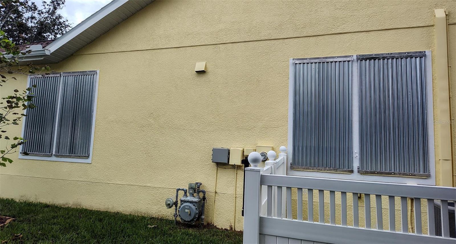 Listing photo id 31 for 3639 Hurston Street