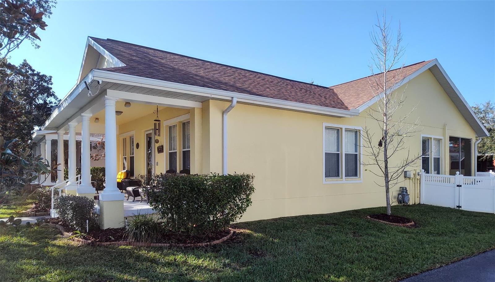 Listing photo id 2 for 3639 Hurston Street