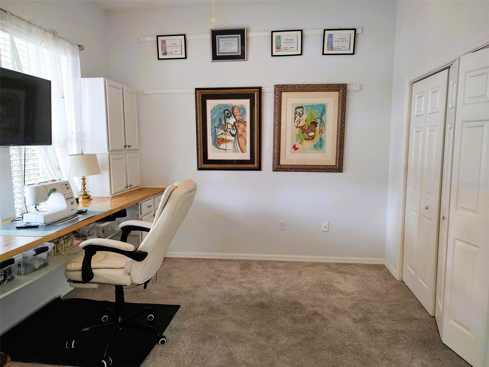 Listing photo id 3 for 3639 Hurston Street