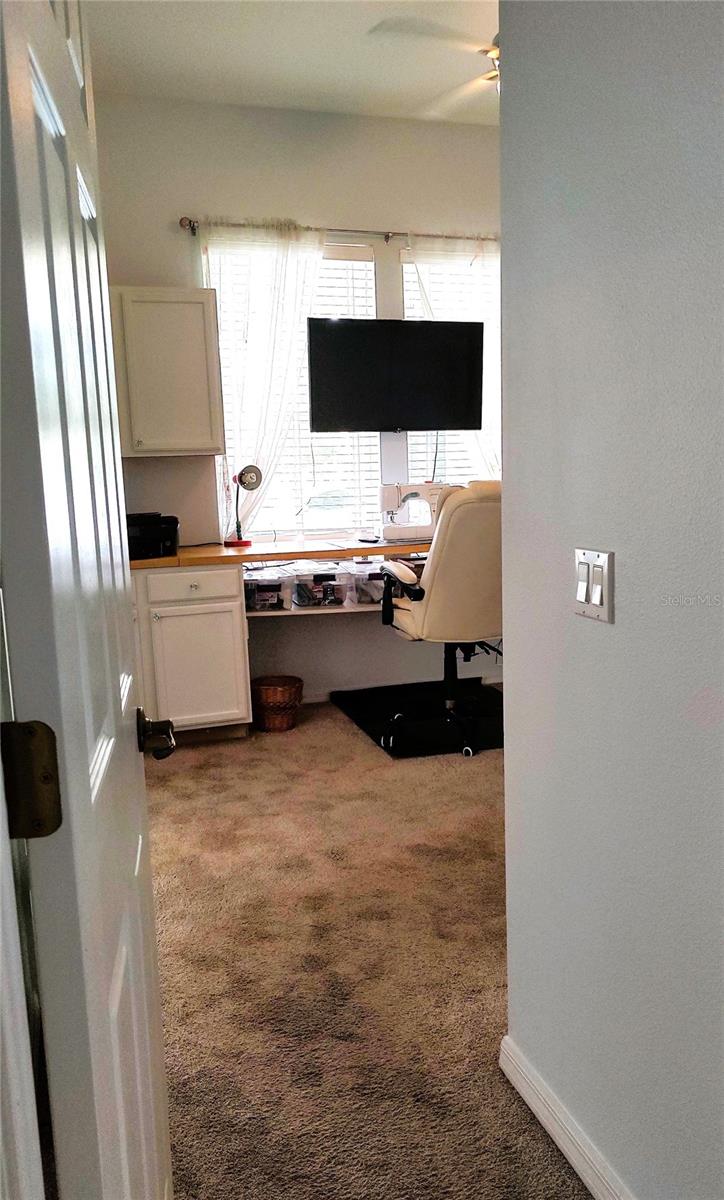 Listing photo id 4 for 3639 Hurston Street