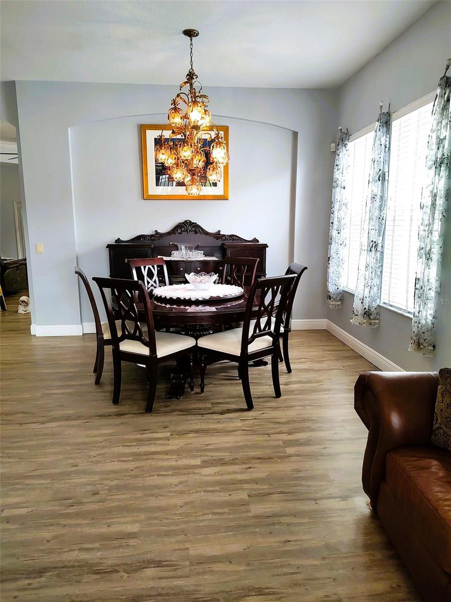 Listing photo id 6 for 3639 Hurston Street