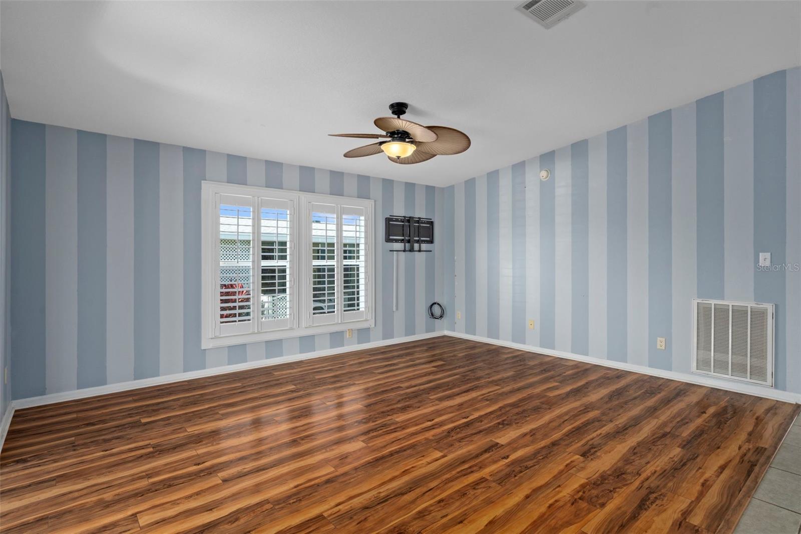 Image 10 of 45 For 37635 Gill Avenue