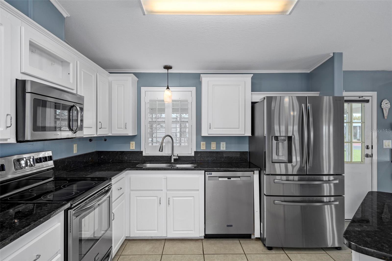 Image 18 of 45 For 37635 Gill Avenue