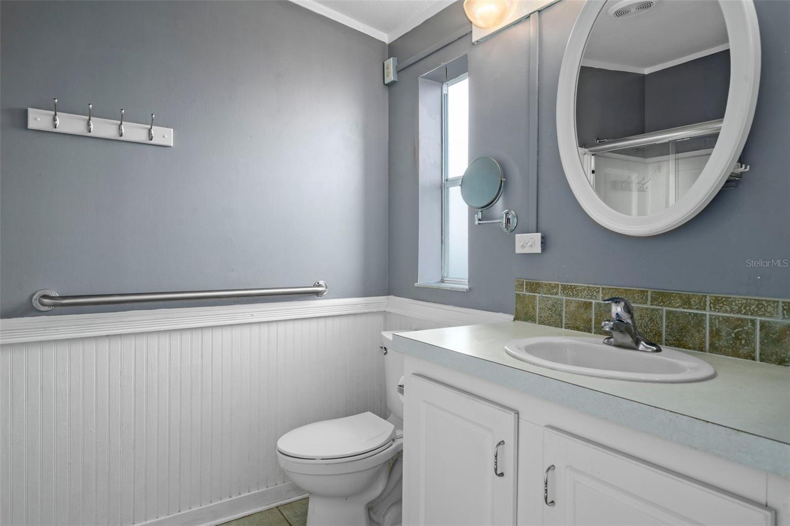 Image 23 of 45 For 37635 Gill Avenue