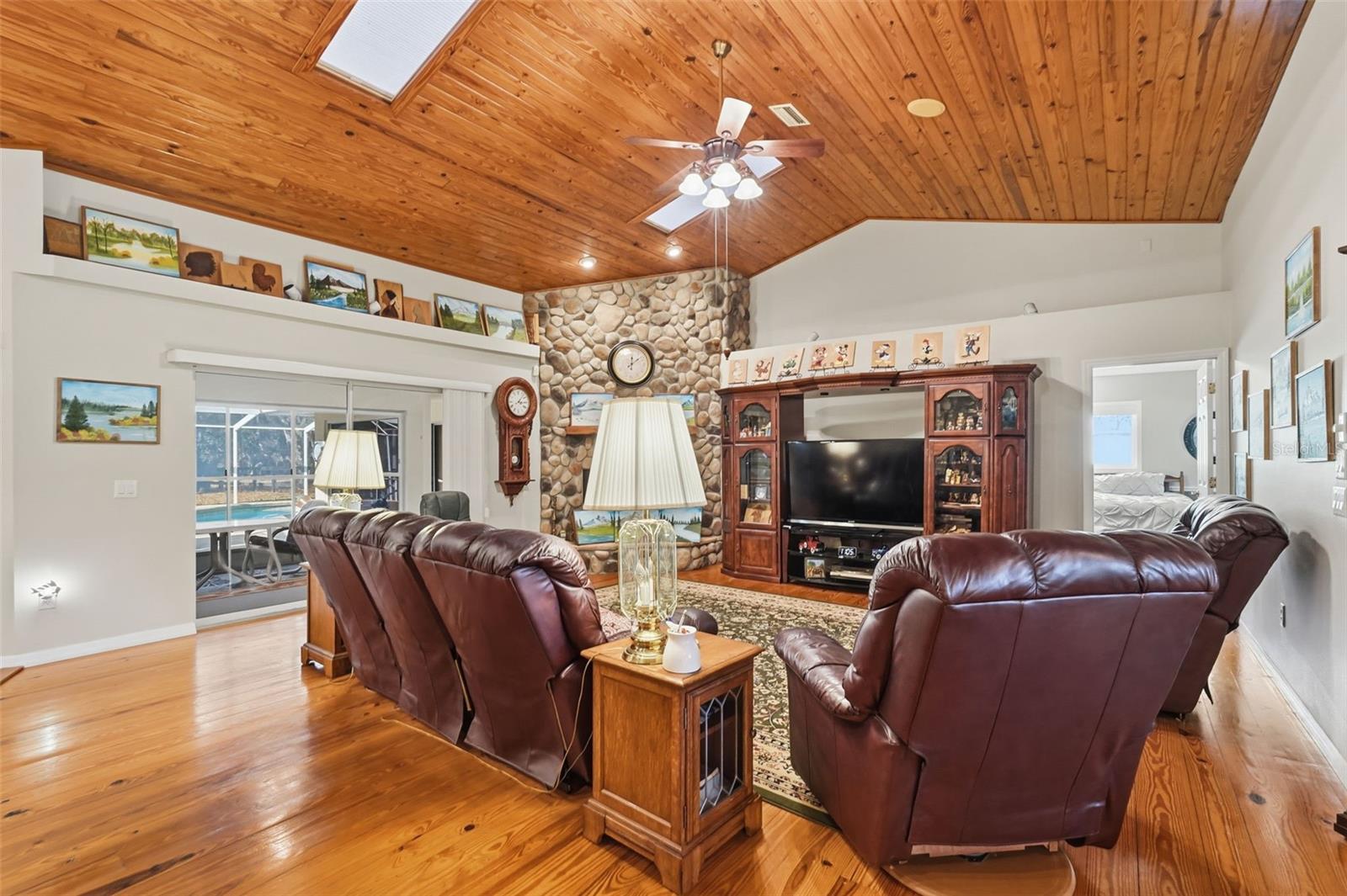 Image 8 of 57 For 340 Hedrick Avenue