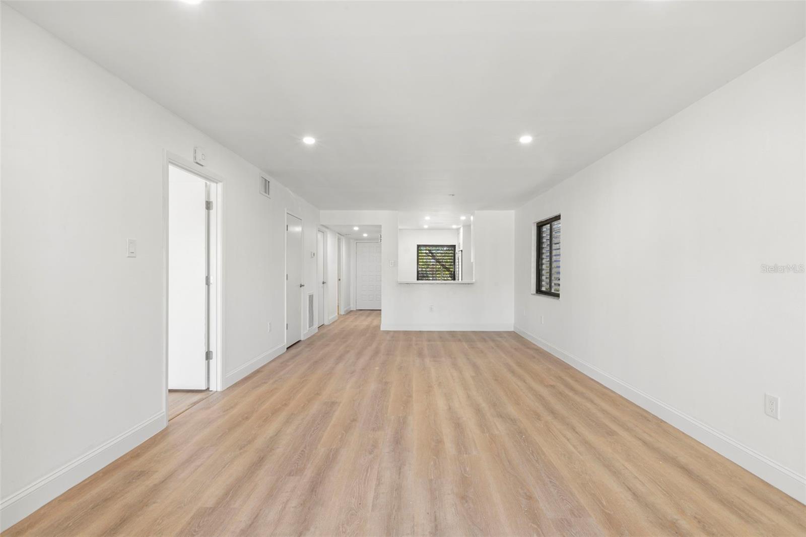 Image 15 of 50 For 1802 Mariner Drive 21