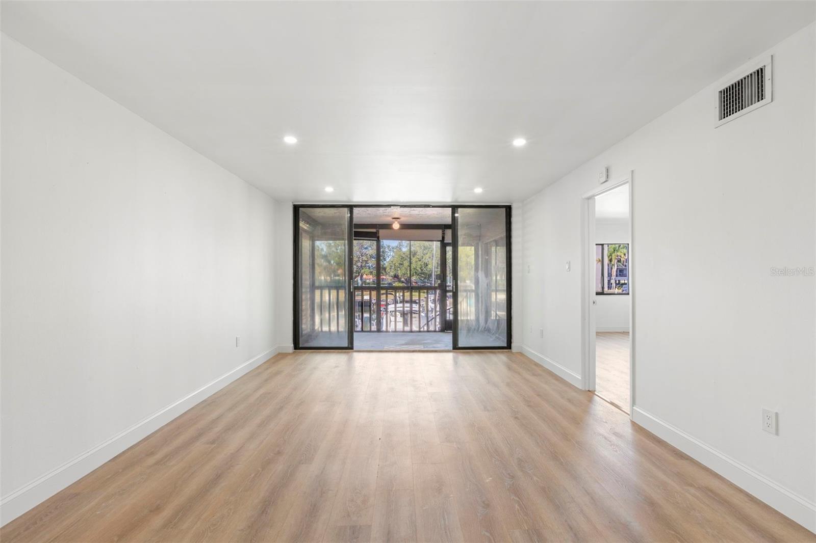 Image 17 of 50 For 1802 Mariner Drive 21