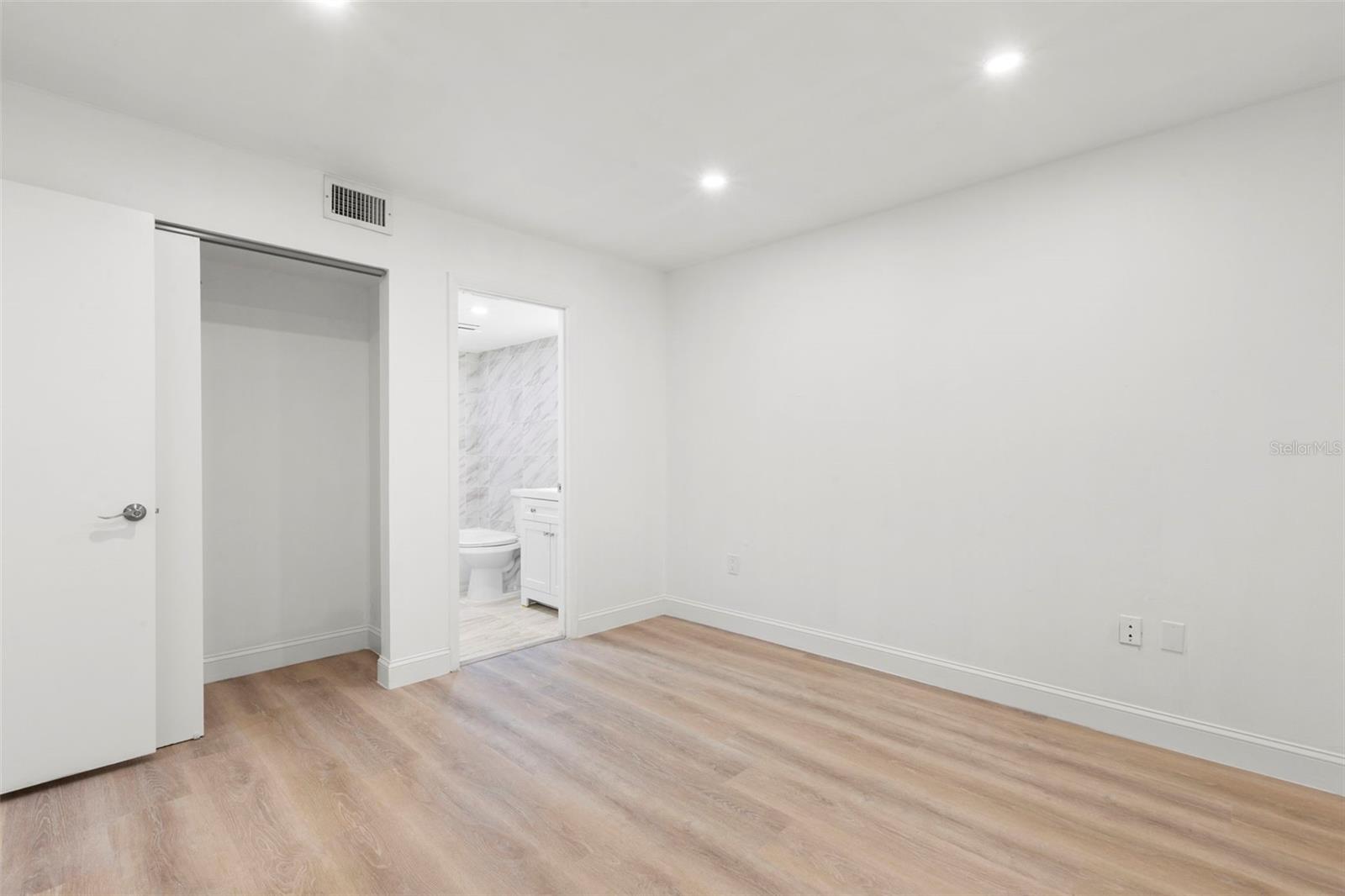 Image 32 of 50 For 1802 Mariner Drive 21