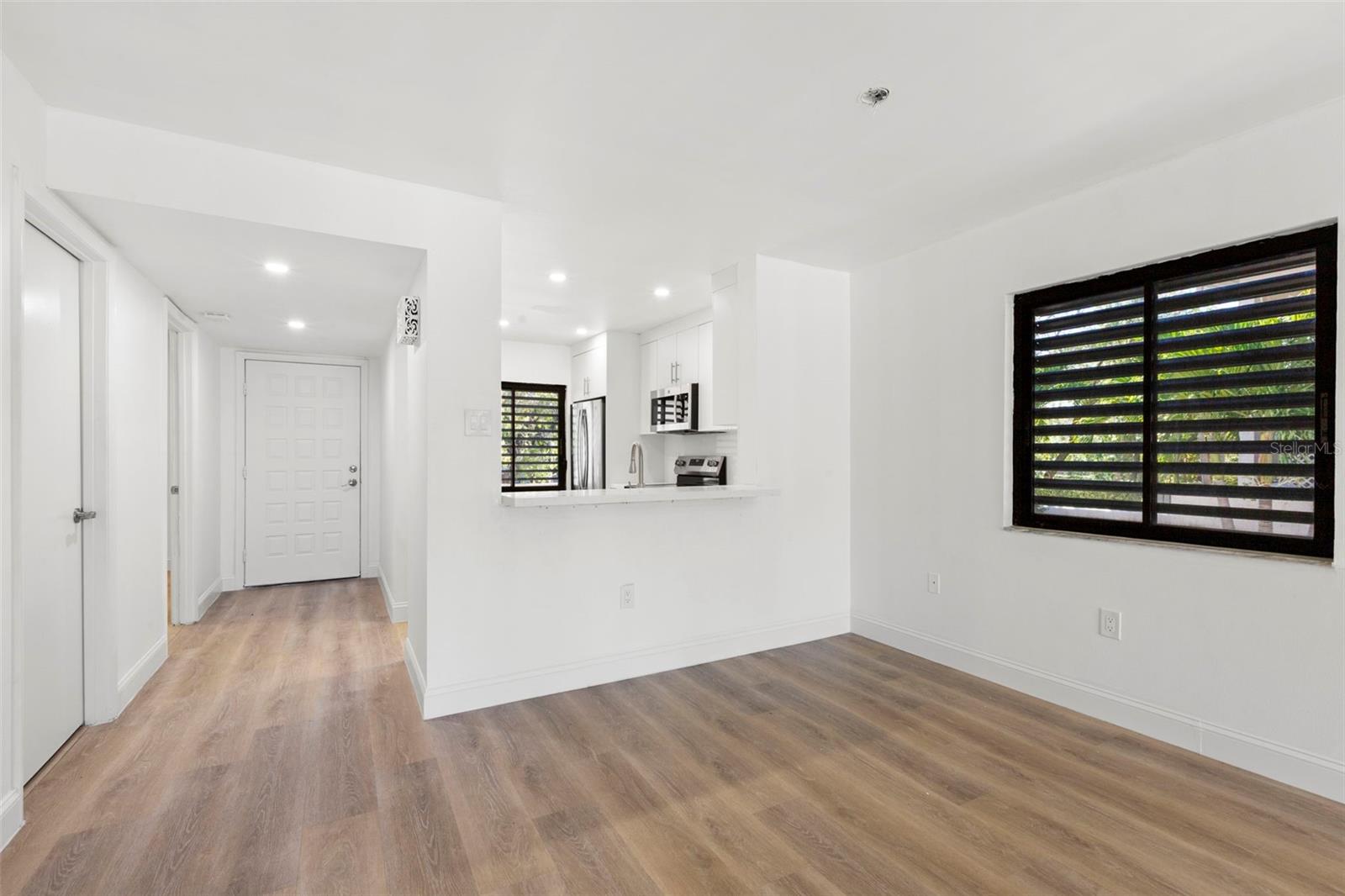 Image 6 of 50 For 1802 Mariner Drive 21