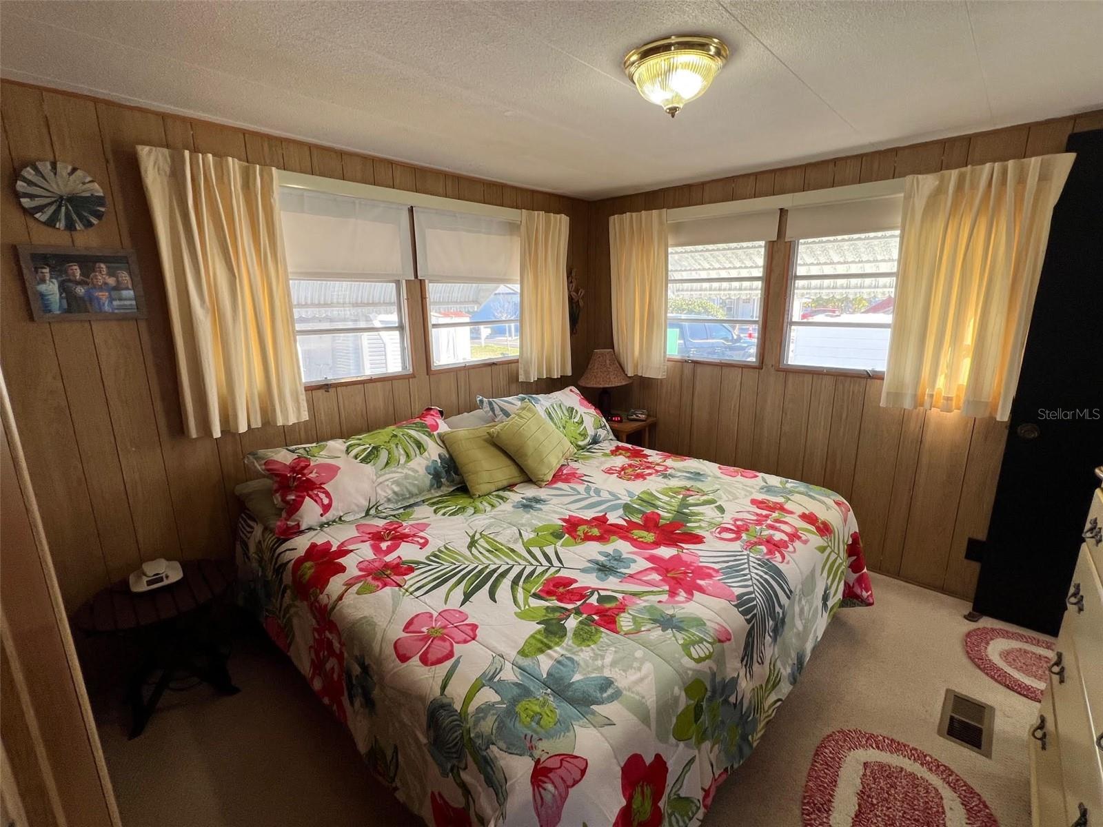 Image 14 of 16 For 12674 Seminole Boulevard M14