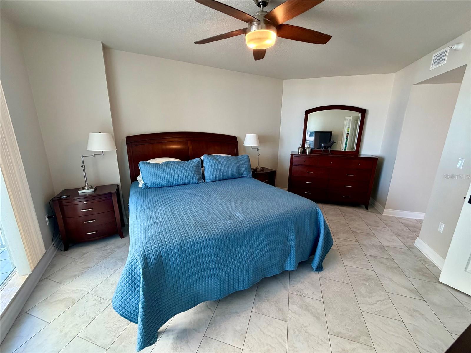 Image 14 of 44 For 1180 Gulf Boulevard 704