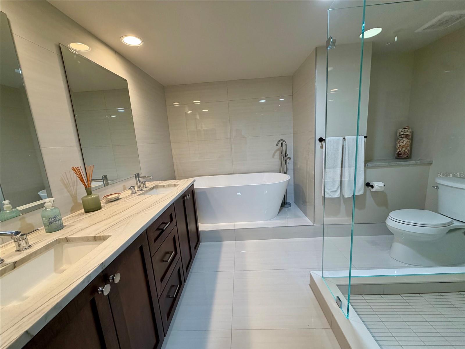 Image 16 of 44 For 1180 Gulf Boulevard 704