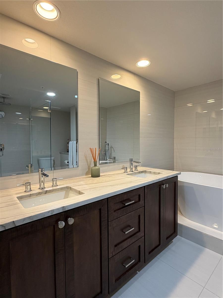 Image 18 of 44 For 1180 Gulf Boulevard 704