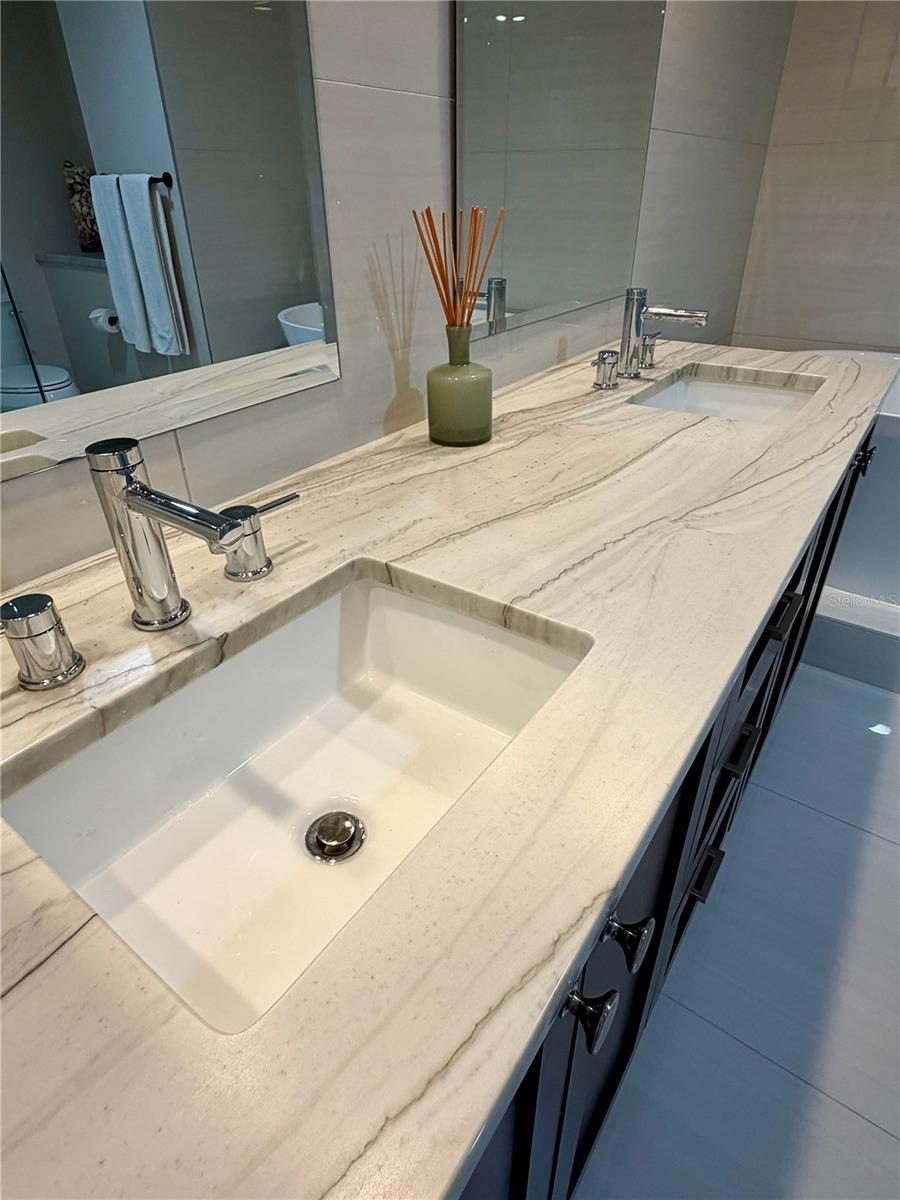 Image 19 of 44 For 1180 Gulf Boulevard 704