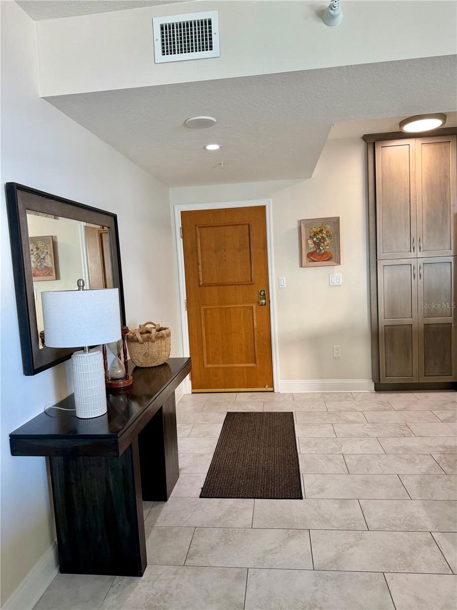 Image 7 of 44 For 1180 Gulf Boulevard 704