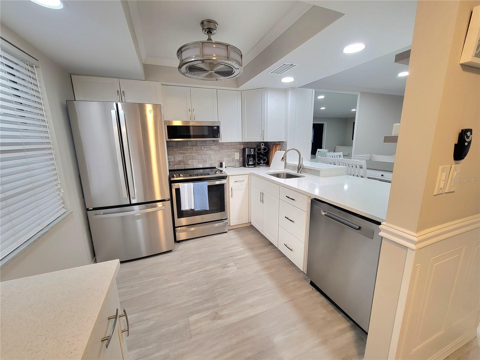 Image 2 of 30 For 930 Virginia Street 203