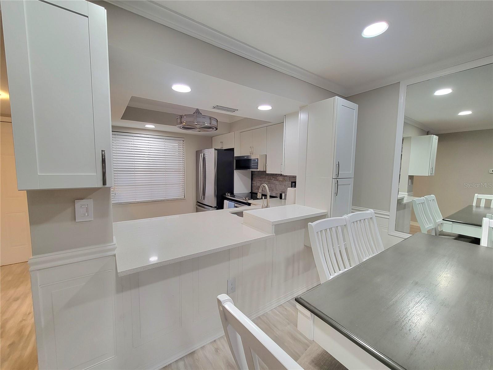 Image 4 of 30 For 930 Virginia Street 203