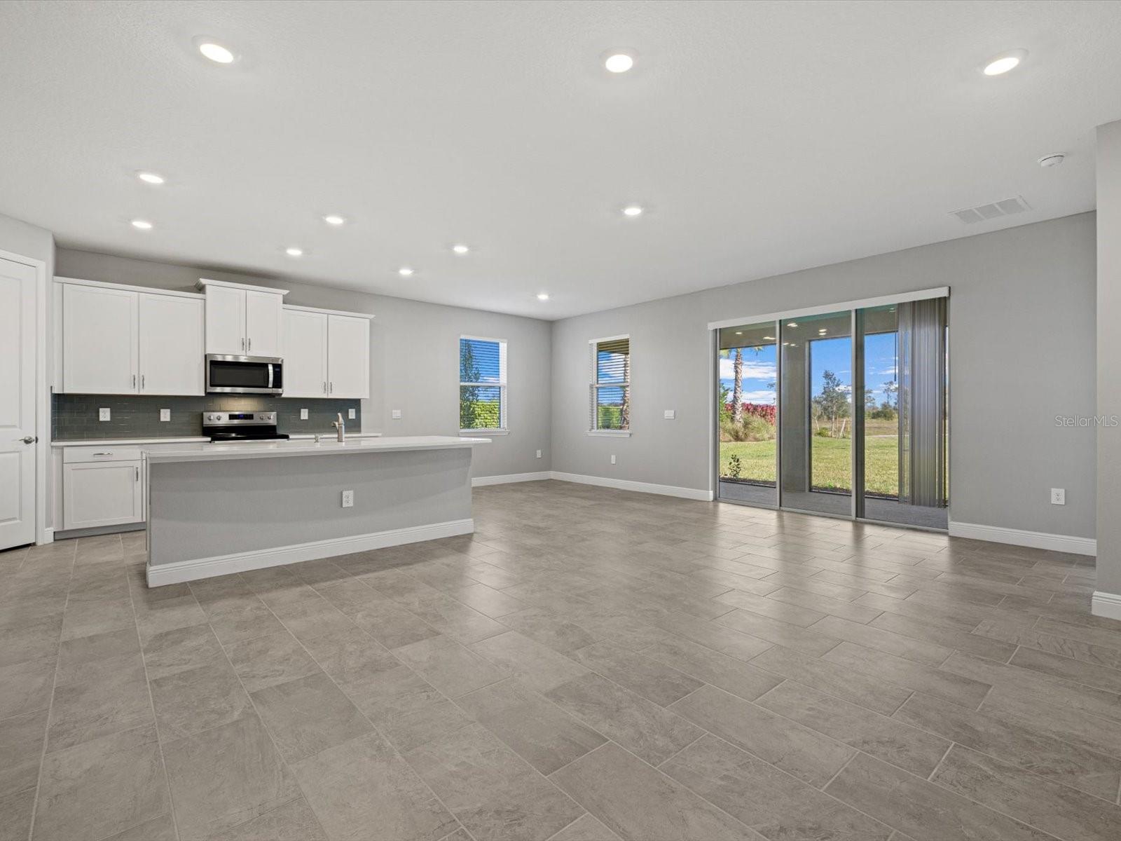 Image 16 of 27 For 17707 Gulf Ranch Place