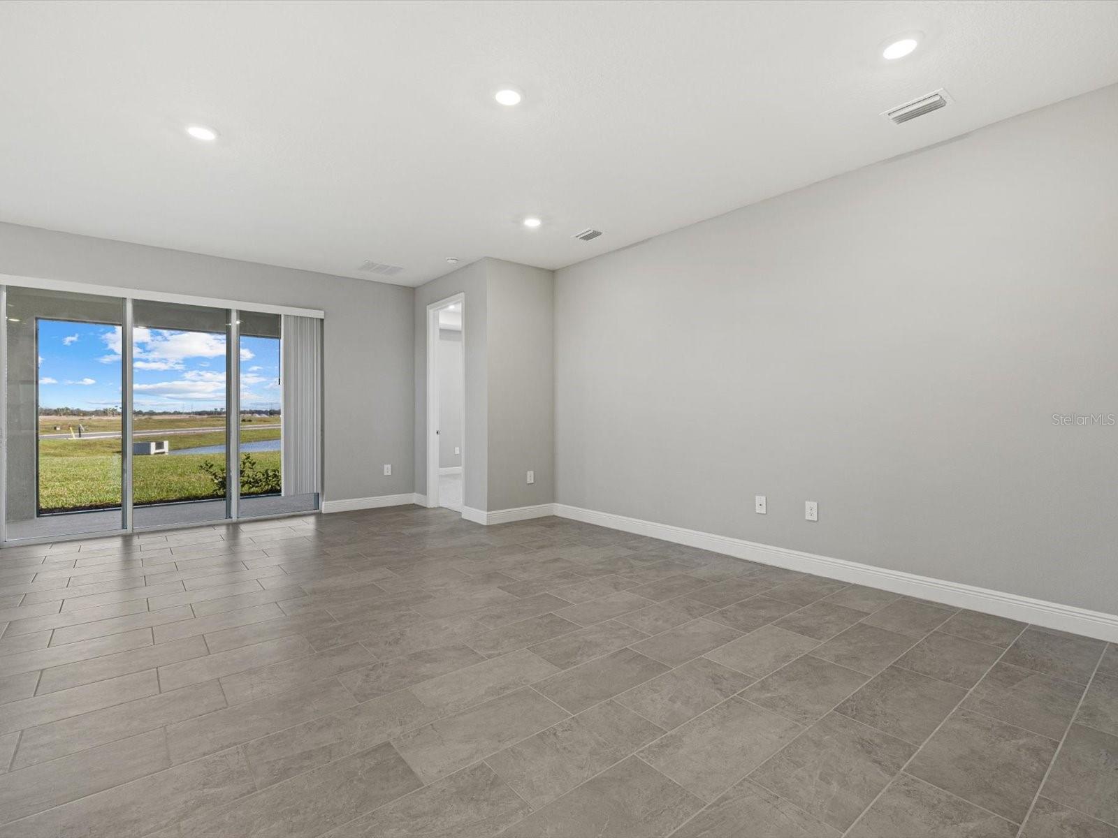 Image 8 of 27 For 17707 Gulf Ranch Place