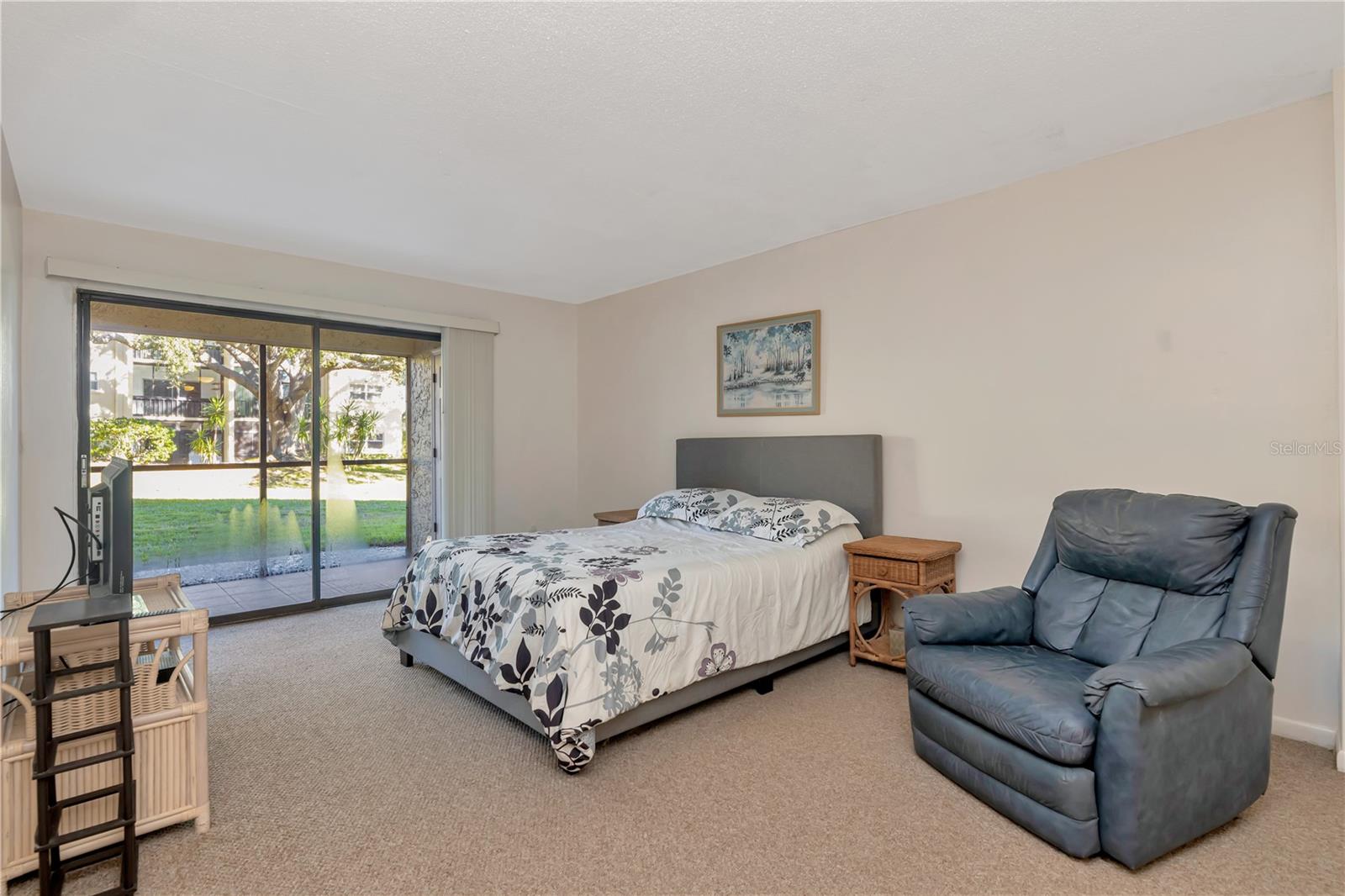 Image 13 of 34 For 11485 Oakhurst Road A105