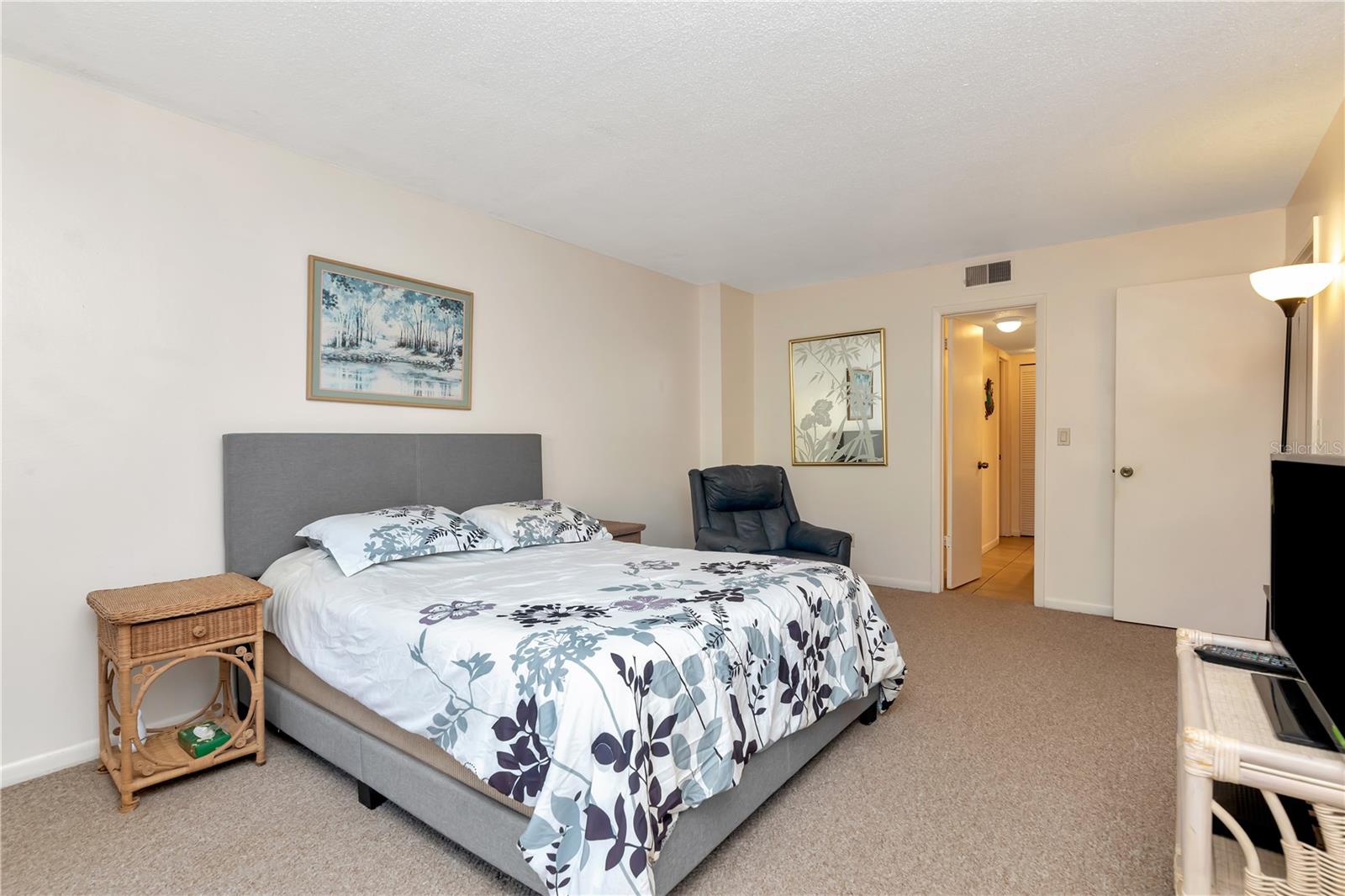 Image 15 of 34 For 11485 Oakhurst Road A105