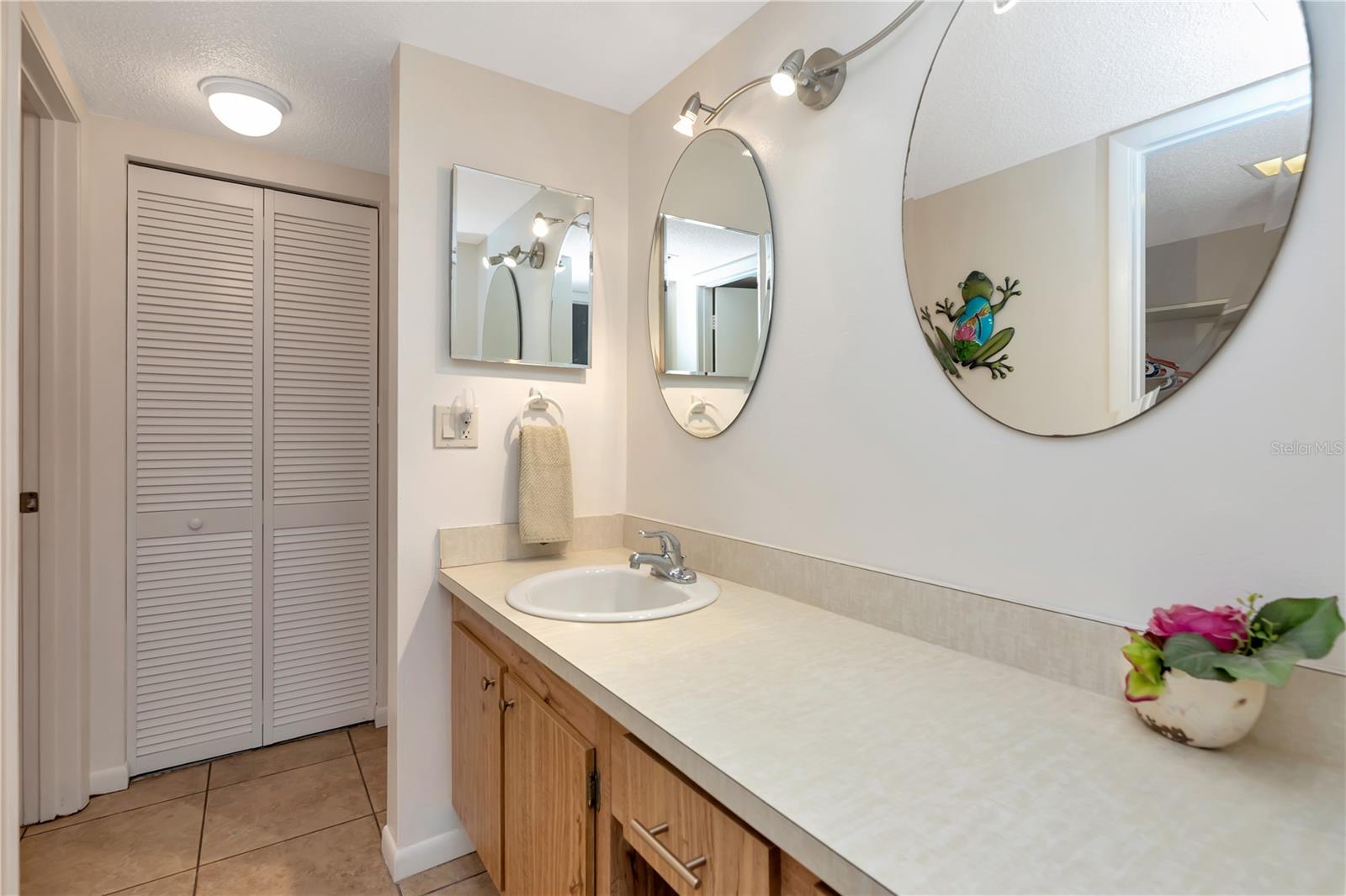 Image 17 of 34 For 11485 Oakhurst Road A105