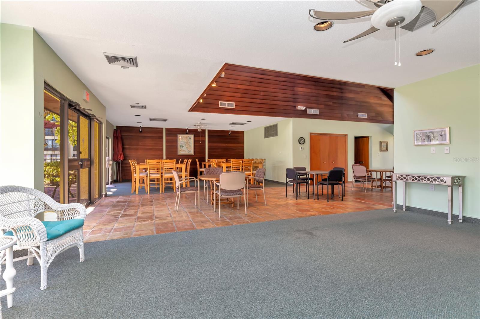 Image 29 of 34 For 11485 Oakhurst Road A105