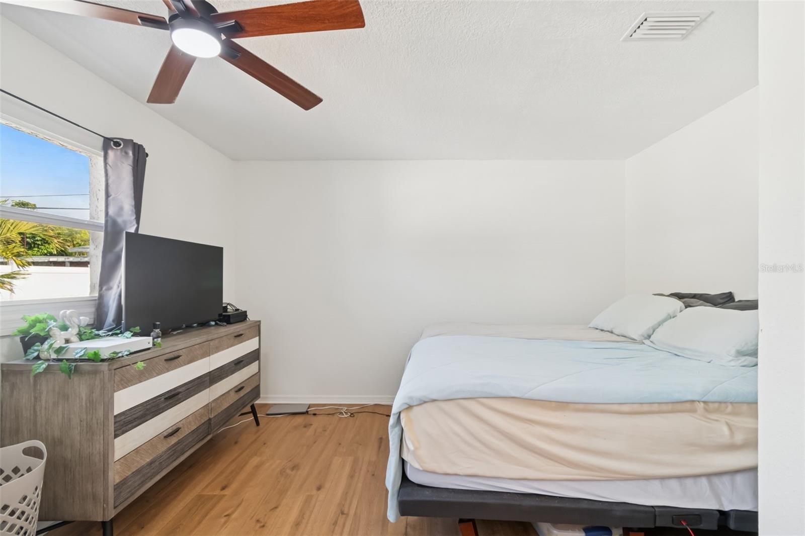 Image 17 of 50 For 7631 18th Way N