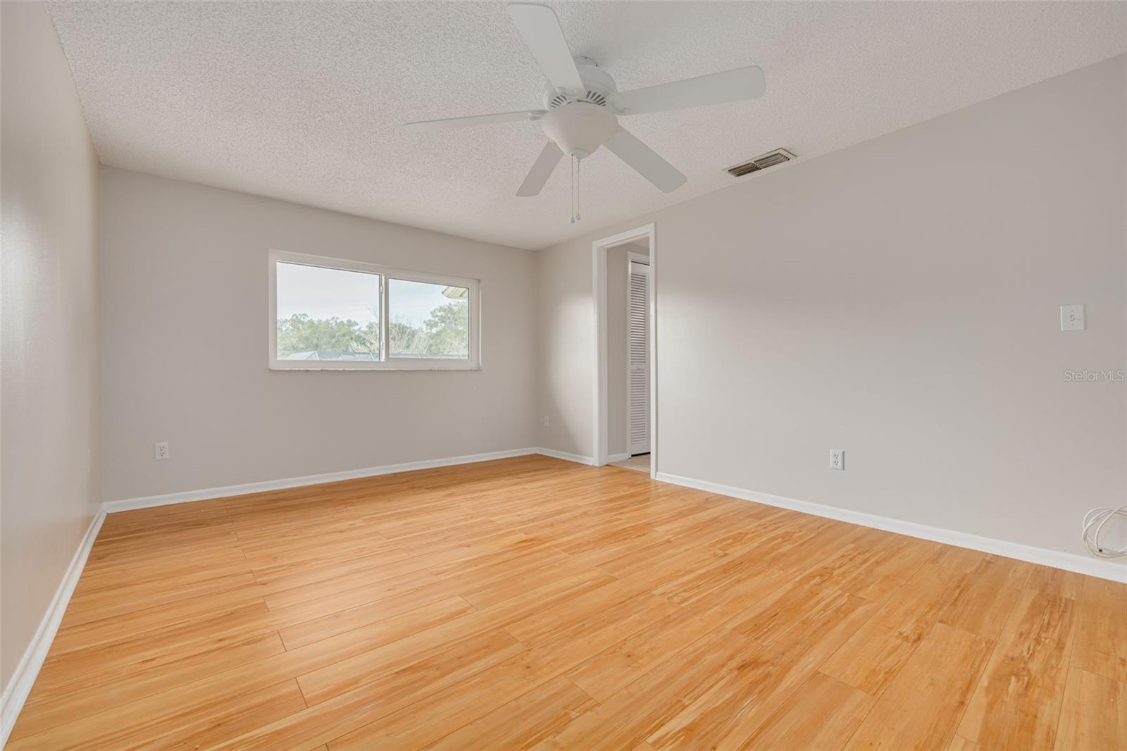 Image 23 of 44 For 10904 Autumn Oak Place