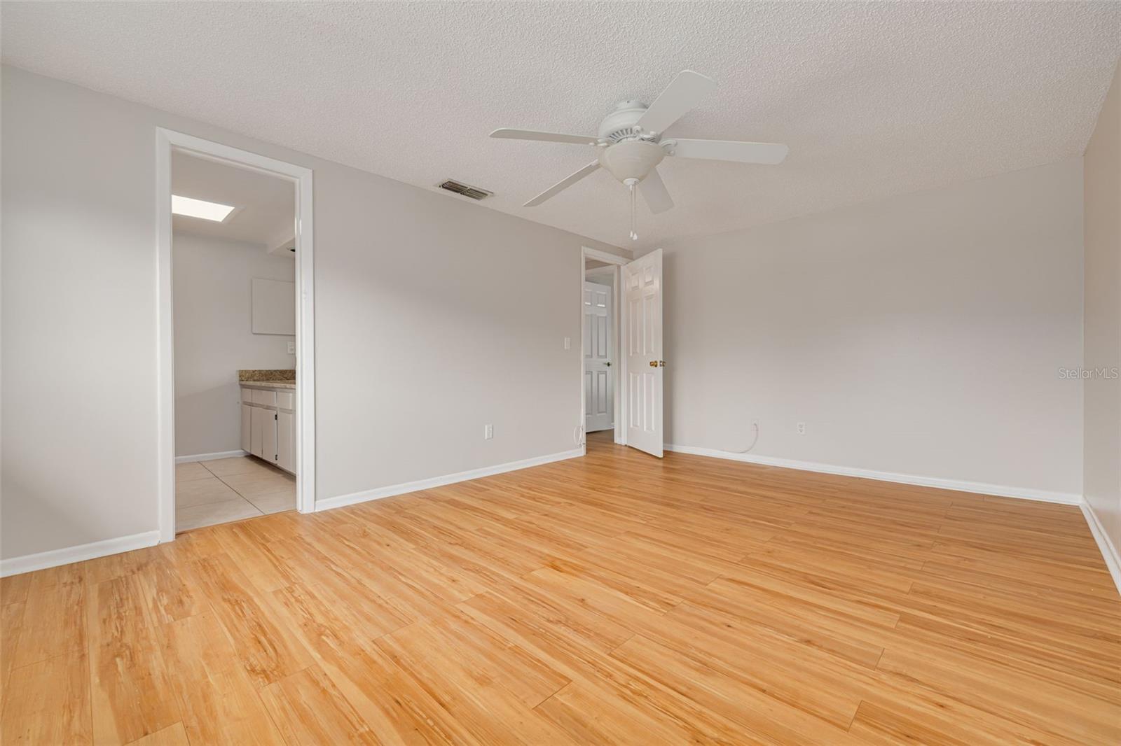 Image 24 of 44 For 10904 Autumn Oak Place