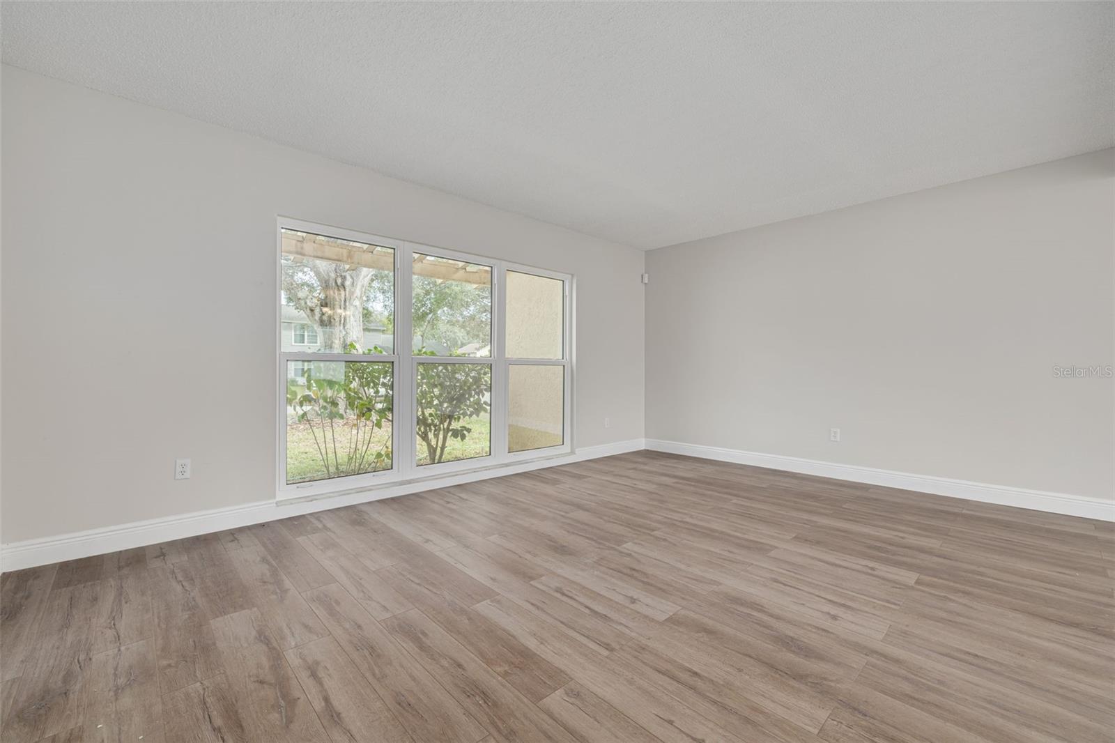 Image 6 of 44 For 10904 Autumn Oak Place