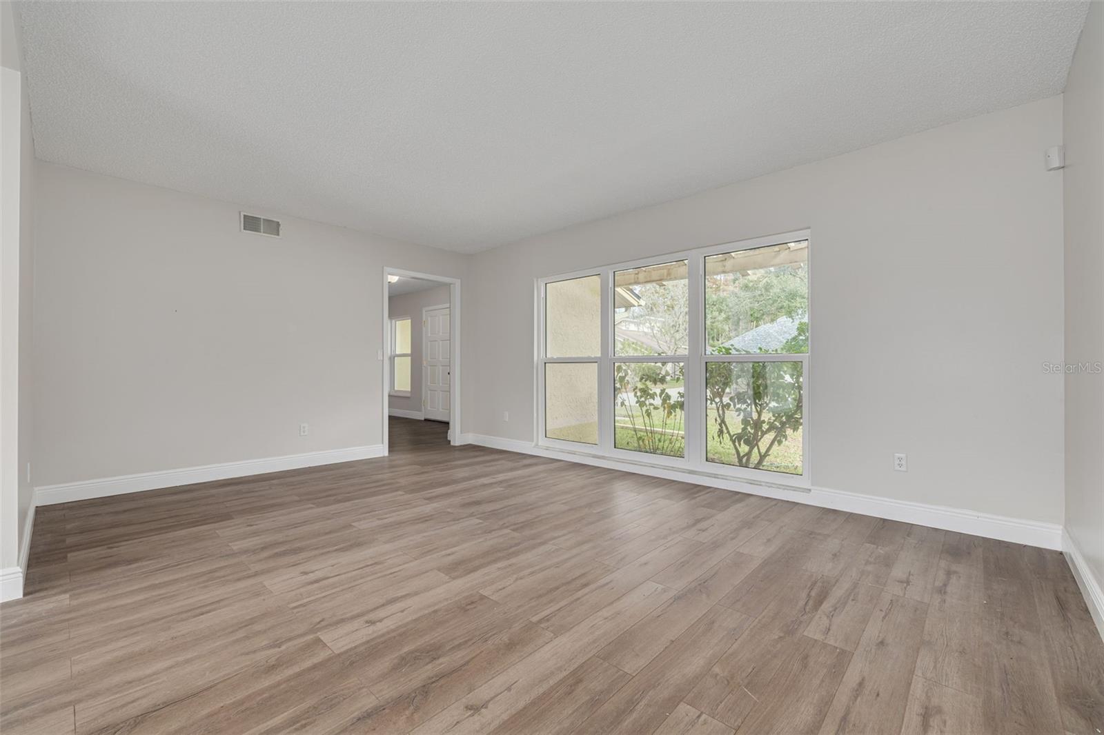 Image 7 of 44 For 10904 Autumn Oak Place