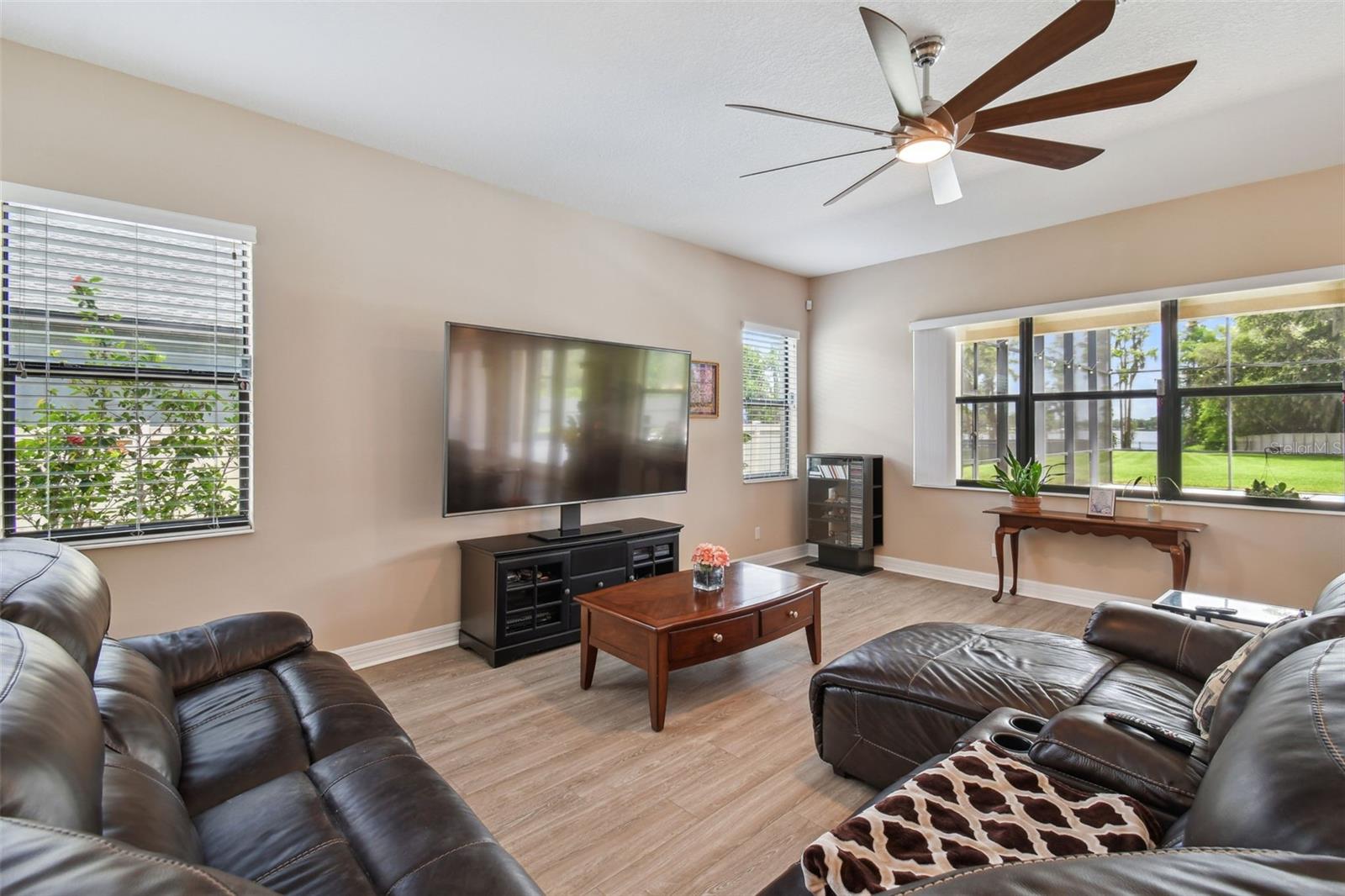 Image 19 of 70 For 2566 Lake Manor Drive